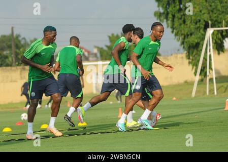 ABIDJAN, COTE D'IVORE - 11. JANUAR; Bruno Onyemaechi und Kenneth Omeruo aus Nigeria während des Nigeria-Trainings in Vorbereitung auf den Afrika-Cup von Natio Stockfoto