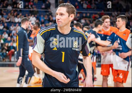 Madrid, Madrid, Spanien. Januar 2024. Fabien Causeur von Real Madrid vor dem Basketballspiel der Euroleague zwischen Real Madrid und Valencia im Wizink Center in Madrid, Spanien. (Kreditbild: © Alberto Gardin/ZUMA Press Wire) NUR REDAKTIONELLE VERWENDUNG! Nicht für kommerzielle ZWECKE! Stockfoto