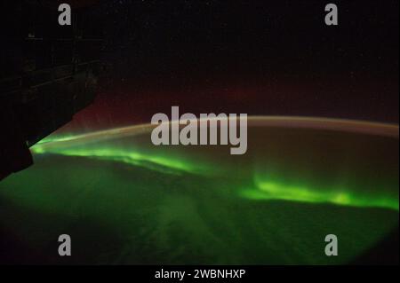 ISS029-E-006406 (18. September 2011) --- dies ist eine von einer Reihe von Nachtbildern, die von einem der Crewmitglieder der Expedition 29 von der Internationalen Raumstation fotografiert wurden. Sie beherbergt Aurora Australis und Teile des südöstlichen Indischen Ozeans. Die Nadirkoordinaten sind 49,30 Grad südlicher Breite und 121,56 Grad östlicher Länge. Stockfoto