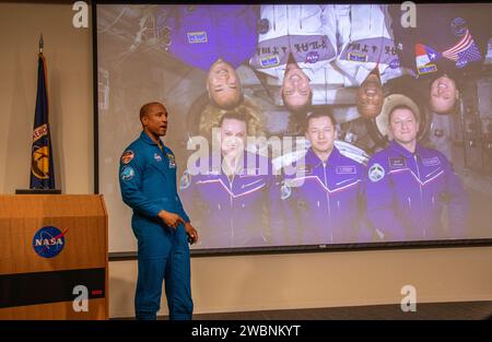 ARTEMIS II Astronaut Victor J. Glover besuchte am 21. Oktober das Open House der NASA Langley, mit über 37.000 Besuchern, mit dem jährlichen 5K Moon Walk Run und einem Wiedersehen mit X59 Pilot Nils Larson im Hangar, der von Center Director Clayton Turner veranstaltet wurde. Stockfoto