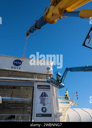 Am 21. Februar 2017 installierten die Ingenieure erfolgreich das European Service Module Propulsion Qualification Module (PQM) der ESA in der White Sands Test Facility der NASA in New Mexico, das von Airbus – dem Hauptauftragnehmer der ESA für das Service Module – geliefert wurde. Das Modul wird mit insgesamt 21 Triebwerken zur Unterstützung des Orion-Raumschiffs der NASA ausgestattet sein: Einem US-Space Shuttle Orbital Manövering System (OMS)-Triebwerk, acht Hilfshubdüsen und 12 kleineren Triebwerken, die von Airbus Safran-Trägerraketen in Deutschland hergestellt werden. Die PQM-Struktur aus Vollstahl wird verwendet, um die Antriebssysteme auf Orion zu testen, einschließlich „Heißfeuerung“ von Stockfoto