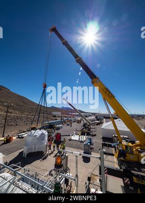 Am 21. Februar 2017 installierten die Ingenieure erfolgreich das European Service Module Propulsion Qualification Module (PQM) der ESA in der White Sands Test Facility der NASA in New Mexico, das von Airbus – dem Hauptauftragnehmer der ESA für das Service Module – geliefert wurde. Das Modul wird mit insgesamt 21 Triebwerken zur Unterstützung des Orion-Raumschiffs der NASA ausgestattet sein: Einem US-Space Shuttle Orbital Manövering System (OMS)-Triebwerk, acht Hilfshubdüsen und 12 kleineren Triebwerken, die von Airbus Safran-Trägerraketen in Deutschland hergestellt werden. Die PQM-Struktur aus Vollstahl wird verwendet, um die Antriebssysteme auf Orion zu testen, einschließlich „Heißfeuerung“ von Stockfoto