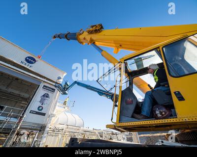 Am 21. Februar 2017 installierten die Ingenieure erfolgreich das European Service Module Propulsion Qualification Module (PQM) der ESA in der White Sands Test Facility der NASA in New Mexico, das von Airbus – dem Hauptauftragnehmer der ESA für das Service Module – geliefert wurde. Das Modul wird mit insgesamt 21 Triebwerken zur Unterstützung des Orion-Raumschiffs der NASA ausgestattet sein: Einem US-Space Shuttle Orbital Manövering System (OMS)-Triebwerk, acht Hilfshubdüsen und 12 kleineren Triebwerken, die von Airbus Safran-Trägerraketen in Deutschland hergestellt werden. Die PQM-Struktur aus Vollstahl wird verwendet, um die Antriebssysteme auf Orion zu testen, einschließlich „Heißfeuerung“ von Stockfoto