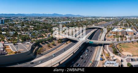 Luftaufnahme der Autobahnen und Kreuzungen in Phoenix, USA. Stockfoto
