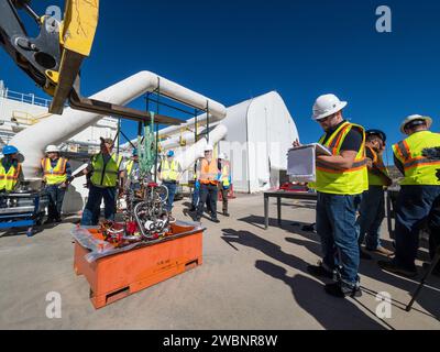 Am 21. Februar 2017 installierten die Ingenieure erfolgreich das European Service Module Propulsion Qualification Module (PQM) der ESA in der White Sands Test Facility der NASA in New Mexico, das von Airbus – dem Hauptauftragnehmer der ESA für das Service Module – geliefert wurde. Das Modul wird mit insgesamt 21 Triebwerken zur Unterstützung des Orion-Raumschiffs der NASA ausgestattet sein: Einem US-Space Shuttle Orbital Manövering System (OMS)-Triebwerk, acht Hilfshubdüsen und 12 kleineren Triebwerken, die von Airbus Safran-Trägerraketen in Deutschland hergestellt werden. Die PQM-Struktur aus Vollstahl wird verwendet, um die Antriebssysteme auf Orion zu testen, einschließlich „Heißfeuerung“ von Stockfoto