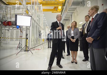 Orion EFT-1 Crew Module Pressure Vessel wird am 2. Juli 2012 im Kennedy Space Center Operations and Checkout Building der NASA in Florida vorgestellt. Stockfoto