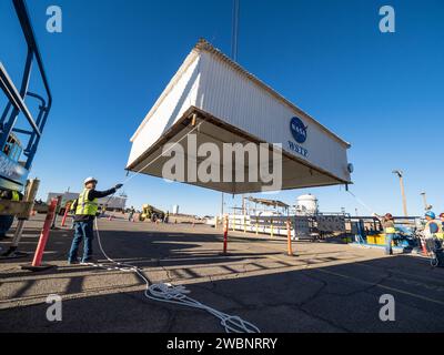 Am 21. Februar 2017 installierten die Ingenieure erfolgreich das European Service Module Propulsion Qualification Module (PQM) der ESA in der White Sands Test Facility der NASA in New Mexico, das von Airbus – dem Hauptauftragnehmer der ESA für das Service Module – geliefert wurde. Das Modul wird mit insgesamt 21 Triebwerken zur Unterstützung des Orion-Raumschiffs der NASA ausgestattet sein: Einem US-Space Shuttle Orbital Manövering System (OMS)-Triebwerk, acht Hilfshubdüsen und 12 kleineren Triebwerken, die von Airbus Safran-Trägerraketen in Deutschland hergestellt werden. Die PQM-Struktur aus Vollstahl wird verwendet, um die Antriebssysteme auf Orion zu testen, einschließlich „Heißfeuerung“ von Stockfoto