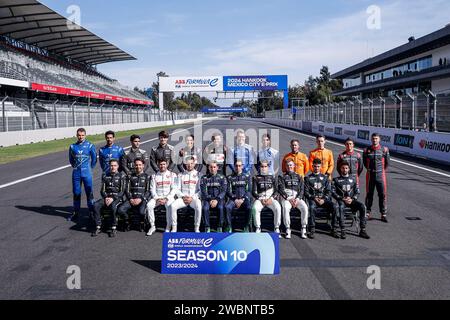 Mexiko-Stadt, Mexiko. Januar 2024. Familienbild der Fahrer beim Hankook Mexico City ePrix 2024, 1. Treffen der ABB FIA Formel E Weltmeisterschaft 2023-24, auf dem Autodromo Hermanos Rodriguez vom 11. Bis 13. Januar in Mexiko-Stadt, Mexiko - Foto Xavi Bonilla/DPPI Credit: DPPI Media/Alamy Live News Stockfoto