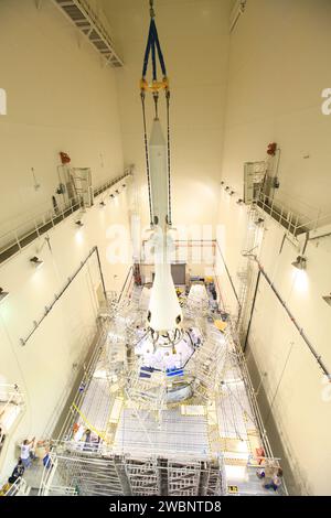 Am 3. Oktober 2014 wurde Orion’s LAS auf dem Crew- und Servicemodul der Launch Abort System Facility im Kennedy Space Center positioniert. EFT-1-Präparate verifizierten den Abwurfmotor und die Notaktivierung der LAS. Stockfoto