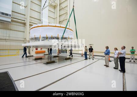 Die Plum Brook Station der NASA Glenn erhielt am 24. Juni 2015 den Orion Crew Module Adapter Simulator in Sandusky, Ohio, für die Auswertung und Erprobung von Raumfahrzeugen. Stockfoto