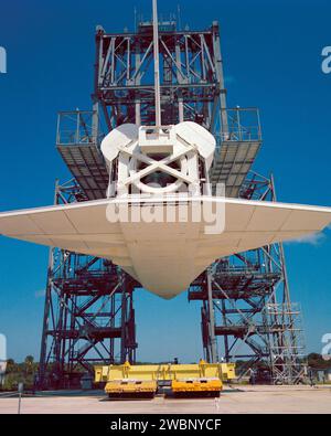 Im Kennedy Space Center wurde das Modell des Pathfinder Space Shuttle am 19. Oktober 1978 an das Mate-Demate Device angeschlossen, um die Eignung von Arbeitsbühnen, Orbiter-Verarbeitungseinrichtungen, den Zugang zum Fahrzeug-Montagegebäude und die Ausbildung nach der Landung zu überprüfen. Es wurde im Marshall Space Flight Center gebaut und wurde später in Tokio ausgestellt und befindet sich nun dauerhaft im U.S. Space and Rocket Center. Stockfoto