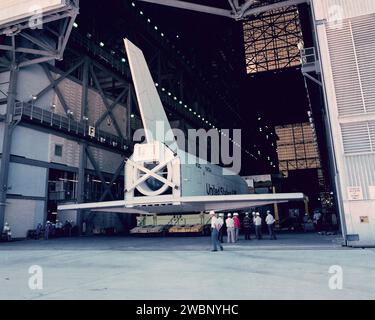 Pathfinder, ein Modell des Space Shuttle, betrat das Vehicle Assembly Building im Kennedy Space Center, um die Passform zu überprüfen, die Crew zu trainieren und die Verfahren nach der Landung zu Proben, bevor sie in Huntsville permanent ausgestellt wurden. Stockfoto