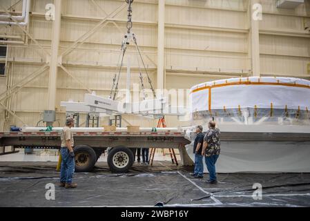 Die Plum Brook Station Space Power Power Facility der NASA in Sandusky, Ohio, erhielt am 24. Juni 2015 den Orion Crew Module Adapter Simulator, um die Tests und Vorbereitung von Raumschiffen zu unterstützen. Stockfoto