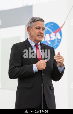 Bob Cabana, Direktor des Kennedy Space Center, sprach am 13. November 2020 auf der KSC vor dem Start von SpaceX Crew-1. Crew Dragon Resilience wird Astronauten auf einer sechsmonatigen Mission im Rahmen des Commercial Crew Program der NASA zur Internationalen Raumstation fliegen. Stockfoto