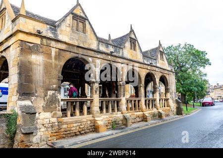 Chipping Campden Market Town in den englischen cotswolds, 17. Jahrhundert und denkmalgeschütztes Markthalle Gebäude, England, Großbritannien, 2023 Stockfoto