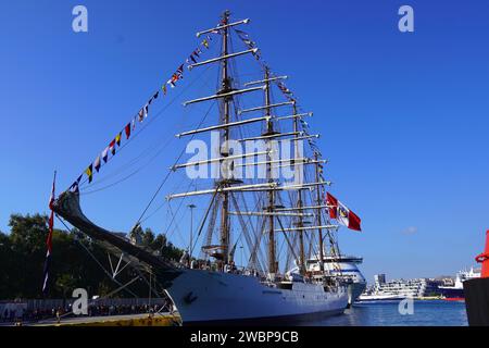 Die BAP UNION, ein vier-Mast-Segelschiff Perus, im Hafen von Piräus Stockfoto