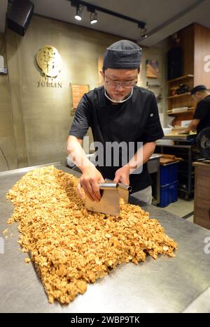 Eine süße Nussbonbons in Juelin Nuts in der Dihua Straße in Taipeh, Taiwan. Stockfoto