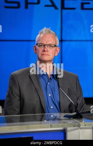 Benji Reed, Director of Crew Mission Management bei SpaceX, nimmt am 22. Mai 2020 an einem Pressebriefing im Pressesaal des Kennedy Space Center der NASA in Florida Teil, nachdem die Überprüfung der Flugbereitschaft für die Mission SpaceX Demo-2 abgeschlossen wurde. mit den NASA-Astronauten Robert Behnken und Douglas Hurley zur Internationalen Raumstation. Dies wird der letzte Flugtest von SpaceX für das Commercial Crew Program der NASA sein. Behnken und Hurley fliegen mit einem Dragon-Raumschiff der SpaceX-Crew zum Umlauflabor und starten auf einer Falcon-9-Rakete von Kennedy’s Launch Complex aus Stockfoto