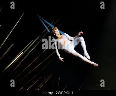 Preformer im Cirque du Soleil's Alegria - in einem New Light Photocall in der Royal Albert Hall, London Foto von roger alarcon Stockfoto