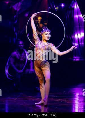 Preformer im Cirque du Soleil's Alegria - in einem New Light Photocall in der Royal Albert Hall, London Foto von roger alarcon Stockfoto