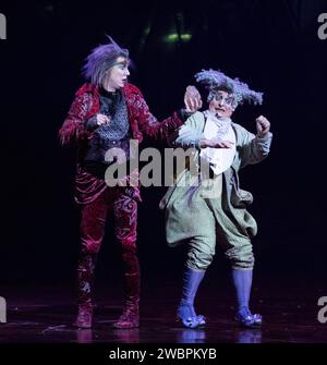 Preformer im Cirque du Soleil's Alegria - in einem New Light Photocall in der Royal Albert Hall, London Foto von roger alarcon Stockfoto