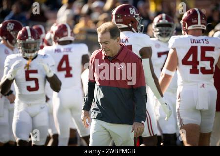 Nick Saban, Cheftrainer von Alabama Crimson Tide, in den warm-ups vor dem Halbfinale des Rose Bowl College Football gegen die Michigan Wolverines 2024. Michigan besiegte Alabama 27-20 in Überstunden am 1. Januar 2024; Pasadena, CA, USA; (Ed Ruvalcaba/Bild des Sports) Stockfoto