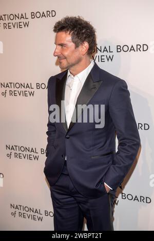 New York, Usa. Januar 2024. NEW YORK, NEW YORK – 11. JANUAR: Bradley Cooper nimmt an der National Board of Review Gala 2024 in der Cipriani 42nd Street am 11. Januar 2024 in New York Teil. Quelle: Ron Adar/Alamy Live News Stockfoto