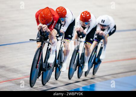 Apeldoorn, Niederlande. Januar 2024. Foto: Alex Whitehead/SWpix.com - 11/01/2024 - Radfahren - UEC Track Elite Europameisterschaft 2024 - Omnisport, Apeldoorn, Niederlande - Endspiel der Männer - Carl-Frederik Bevort, Tobias Hansen, Niklas Larsen, Rasmus Pedersen aus Dänemark Credit: SWpix/Alamy Live News Stockfoto