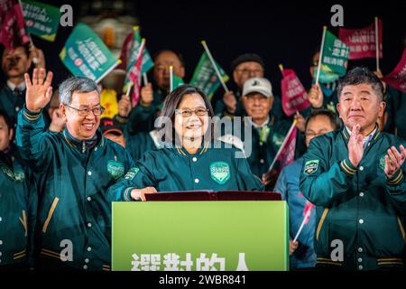 Taipeh, Taiwan. Januar 2024. Taiwans Präsident Tsai Ing-wen nimmt an der Kundgebung auf dem Ketagalan Blvd Teil. In den letzten zwei Tagen bis zur Präsidentschaftswahl in Taiwan 2024 hielt die Demokratische Progressive Party (DPP) eine massive Kundgebung ab. Quelle: SOPA Images Limited/Alamy Live News Stockfoto