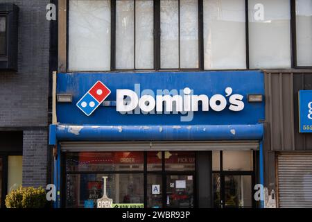 Der Eingang des Domino's Pizza in New York Stockfoto