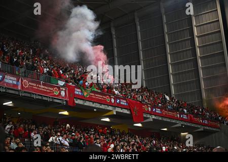 LINSE, FRANKREICH - 12. SEPTEMBER: Fans beim Internationalen Freundschaftsspiel zwischen Marokko und Burkina Faso im Stade Bollaert-Delelis am 12. September, Stockfoto