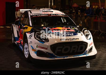 Birmingham, Großbritannien. Januar 2024. Die Lackierung des M Sport Ltd World Rally Championship Car. Die Vorhänge wurden beim Red Bull liverisierten Ford Performance Motor auf der Autosport International Show angehoben. Credit Milo Chandler/Alamy Live News Stockfoto