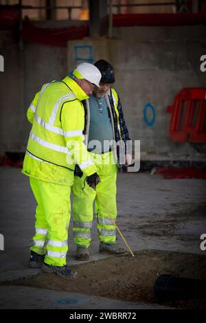 Bodenarbeiten, Baustelle, Bau, Bagger, Kipplaster Stockfoto