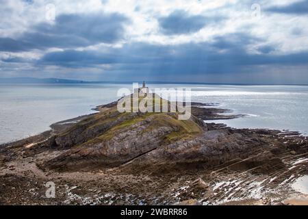 Ein Blick auf den Mumbles Lighthouse entlang Mumbles Head Stockfoto