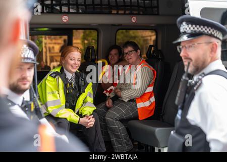 London, Vereinigtes Königreich, 19. Juli 2023: Just Stop Oil Aktivist von Met Police nach einem langsamen marsch verhaftet Stockfoto