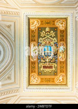 Bemalte Decke mit päpstlichen Wappen von Papst Leo XIII.; Galleria dei Candelabri, Vatikanmuseum, Rom, Italien. Stockfoto