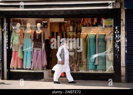 29. August 2022: Southall, im Stadtteil Ealing in West London, ist die Heimat der größten Punjabi-Gemeinde außerhalb des indischen Subkontinents. Es hat sich zu einem Zentrum der asiatischen Kultur in Großbritannien entwickelt, das oft als Little India bezeichnet wird. Stockfoto