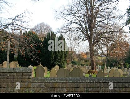 Friedhof, St. John the Baptist Kirche, Bamford , Hope Valley, Derbyshire, England. Stockfoto