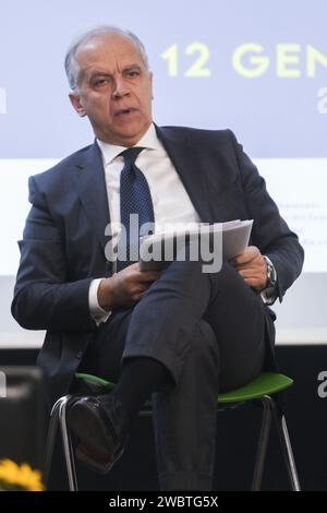 Neapel, Italien. Januar 2024. Matteo Piantedosi, Innenminister der italienischen Regierung, anlässlich des von der Polis-Stiftung geförderten Abschlussseminars zum Thema "Rechte und Bedürfnisse der Opfer von Straftaten" in der Bibliothek zu Annalisa Durante, einer unschuldigen Opferin der Camorra, im Bezirk Forcella, Neapel. Quelle: Live Media Publishing Group/Alamy Live News Stockfoto