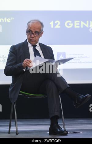 Neapel, Italien. Januar 2024. Matteo Piantedosi, Innenminister der italienischen Regierung, anlässlich des von der Polis-Stiftung geförderten Abschlussseminars zum Thema "Rechte und Bedürfnisse der Opfer von Straftaten" in der Bibliothek zu Annalisa Durante, einer unschuldigen Opferin der Camorra, im Bezirk Forcella, Neapel. Quelle: Live Media Publishing Group/Alamy Live News Stockfoto