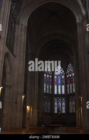 Glasmalerei aus dem XIII. Jahrhundert nimmt etwa 5/6 des Chors in der Basilika St. Urbain in Troyes, Frankreich, ein. Stockfoto