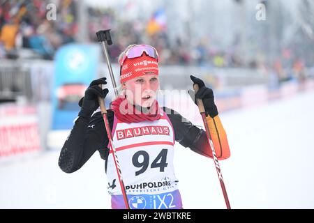 Ruhpolding, Deutschland. Januar 2024. Biathlon: Weltmeisterschaft, Sprint 7,5 km, Frauen. Julia Tannheimer aus Deutschland im Ziel. Quelle: Sven Hoppe/dpa/Alamy Live News Stockfoto