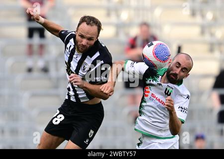 Parramatta, Australien. Januar 2024. Valère Bruno René Germain (L) von der Mannschaft Macarthur FC und Angus Charles Thurgate (R) von der Mannschaft Western United FC, die während der A-League Männer Saison 2023/24 in der Unite Round zwischen Macarthur FC und Western United FC im CommBank Stadium in Aktion waren. Endstand: Macarthur FC 3:3 Western United FC. Quelle: SOPA Images Limited/Alamy Live News Stockfoto