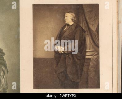 Portret van Alfred de Vigny, Anonym, 1862 Foto dieses Foto ist Teil eines Albums. Frankreich Papierautor, Dichter, Autor Frankreich Stockfoto