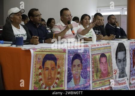 Nicht exklusiv: 11. Januar 2024, Mexiko-Stadt, Mexiko: Joaquina Garcia, Mario Gonzalez und Rechtsanwalt Vidulfo Rosales, Mitglieder des Elternkomitees von Stockfoto