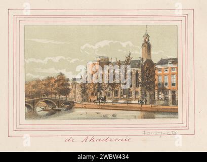 Blick auf das Akademie-Gebäude auf Rapenburg in Leiden, Anonym, ca. 1865 - ca. 1875 drucken Teil des Albums mit Fotos und Lithographien von Sehenswürdigkeiten in Nord- und Südholländischen Städten, Gemälden und traditionellen Kostümen. Papierbrücke in der Stadt über Fluss, Kanal usw. Brücke. turm, Uhrenturm  monumentales Verzierungen Academy Building. Rapenburg Stockfoto