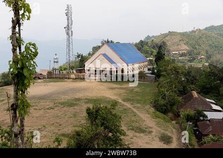 Christliche Kirche im Dorf Konyak Naga an der Grenze zu Birma (Myanmar), Longwa, Nagaland, Indien Stockfoto