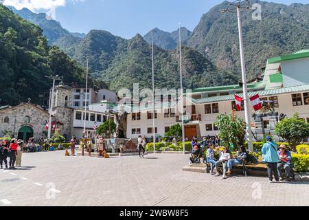 Die Statue des Inkakakaimers Pachacutec/Pachacuti auf dem Hauptplatz der Stadt Aguas Calientes in der Nähe von Machu Picchu in Peru Stockfoto