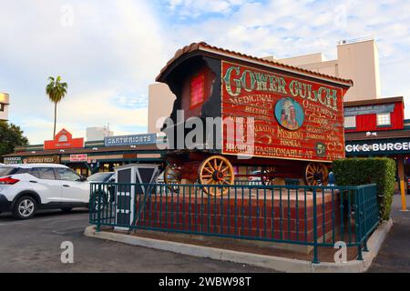 Los Angeles, Kalifornien: Gower Gulch, Vintage-Western-Medizin-Show-Wagen im Einkaufszentrum Gower Gulch Plaza (Sunset Blvd. Und Gower Street) Stockfoto