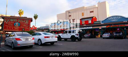 Los Angeles, Kalifornien: Gower Gulch, Vintage-Western-Medizin-Show-Wagen im Einkaufszentrum Gower Gulch Plaza (Sunset Blvd. Und Gower Street) Stockfoto